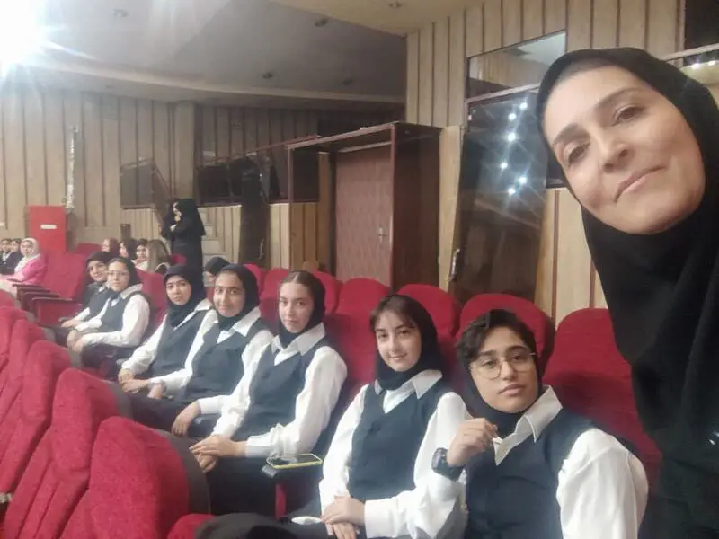 مجموعه مدارس غیرانتفاعی نام آوران روشن